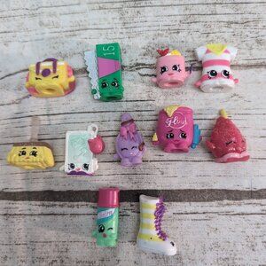 Lot of 11 Shopkins Figures